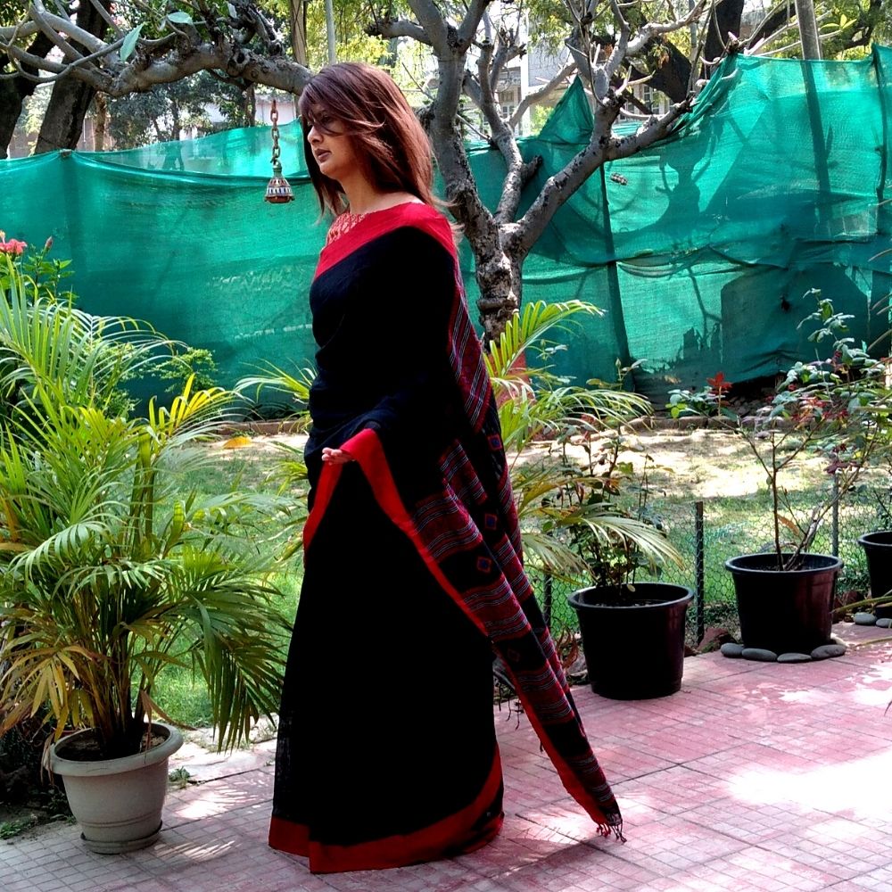 Banarasee/Banarasi Cotton Silk Red Booti Sari-Black